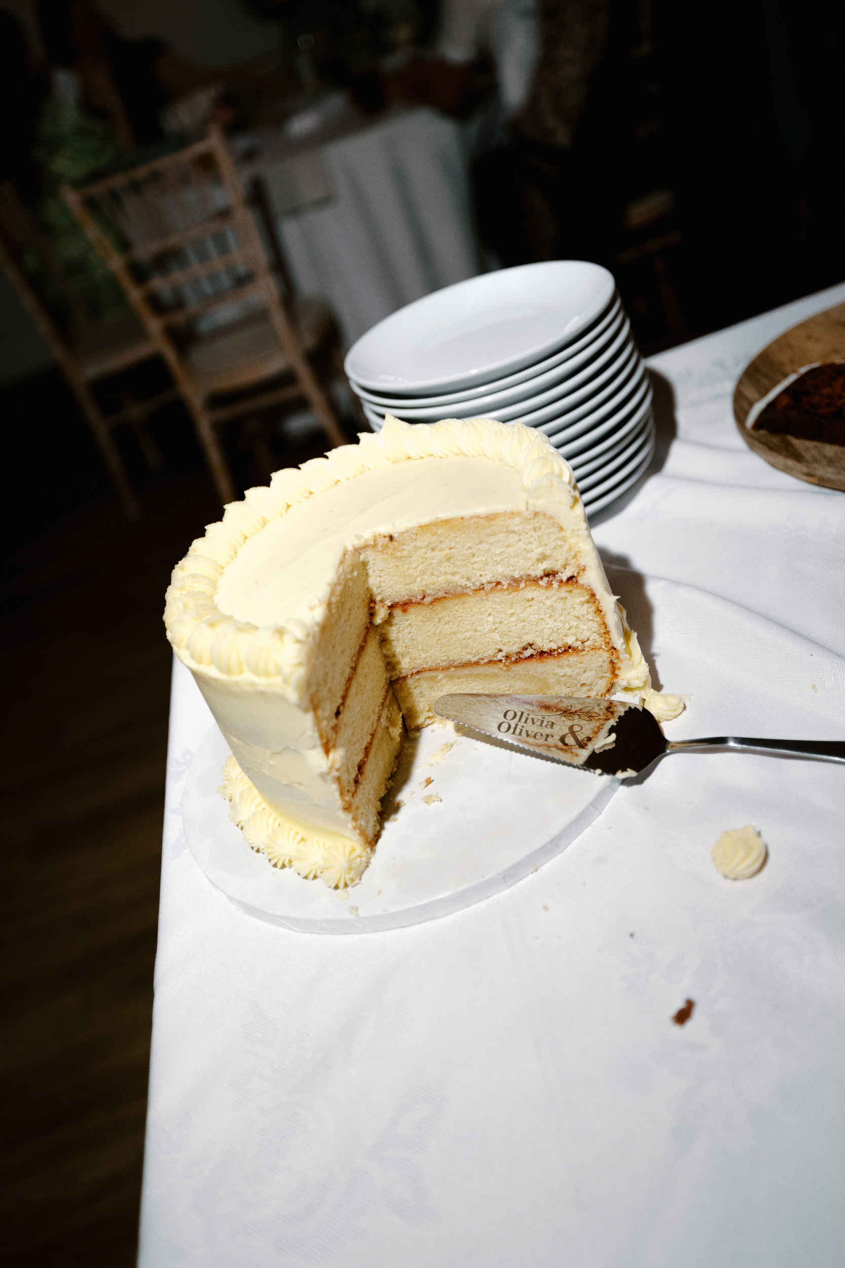 Flash documentary photograph of wedding cake at Sledmere House.